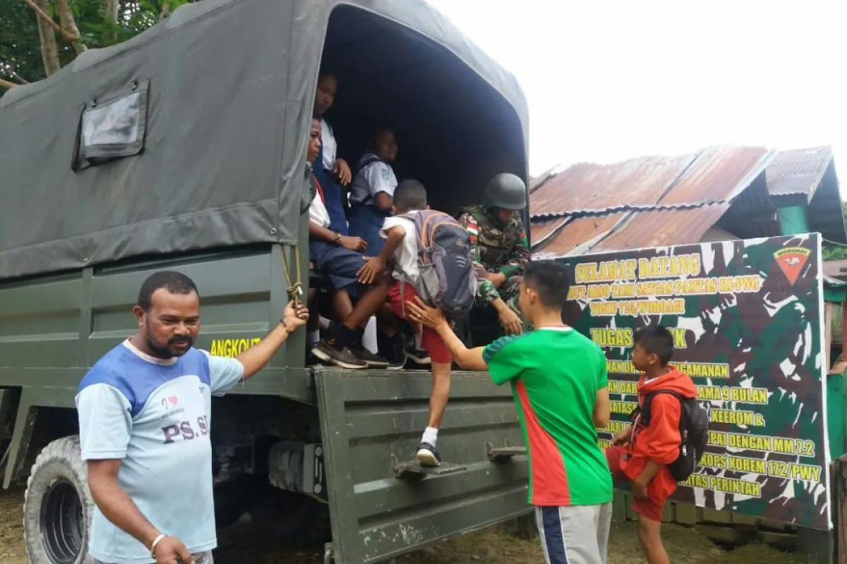 Fasilitasi Angkutan Bantu Anak Sekolah Arfak