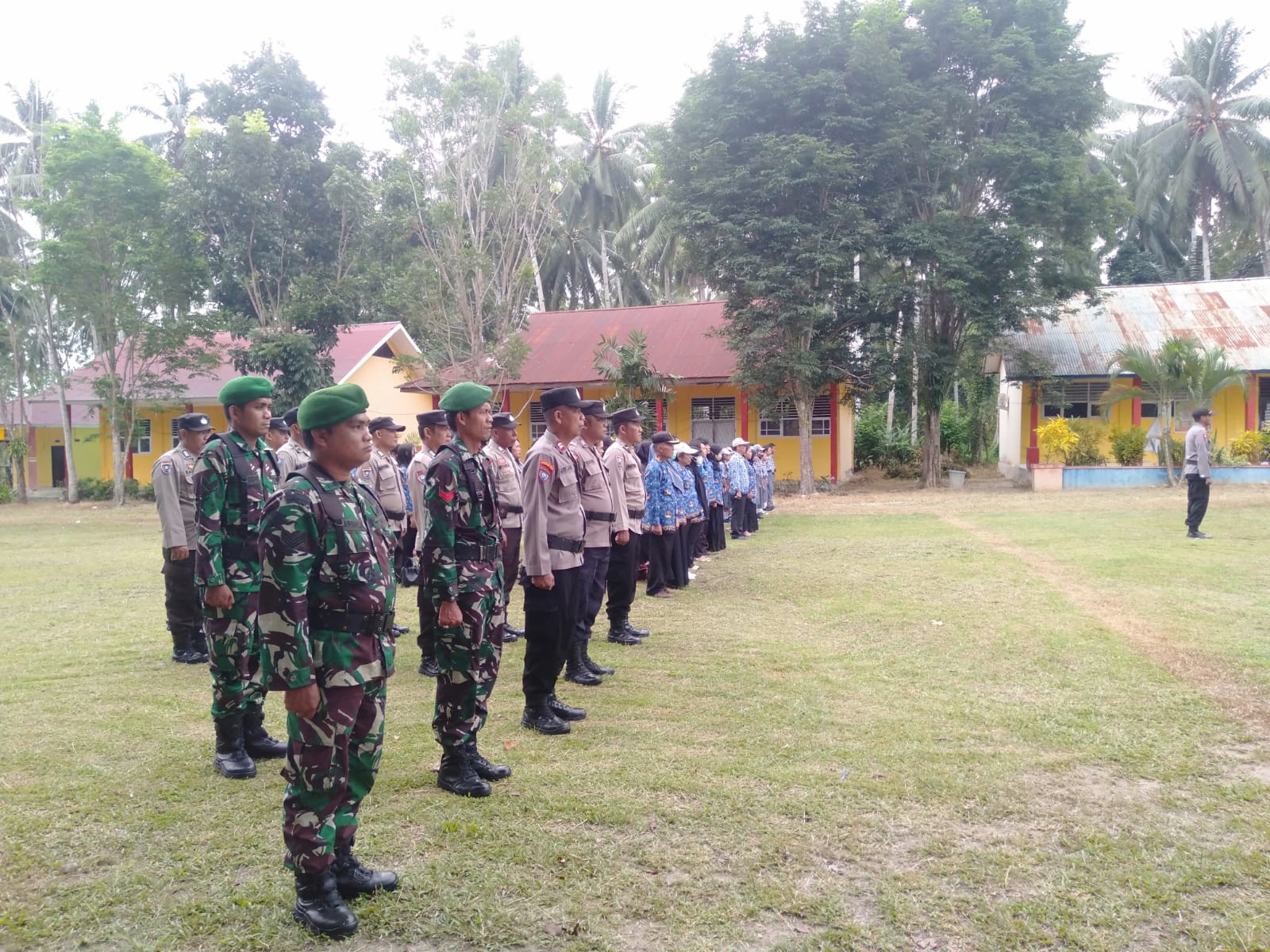 Kodim 1812 Gelar Upacara Bendera di SMA Negeri 1
