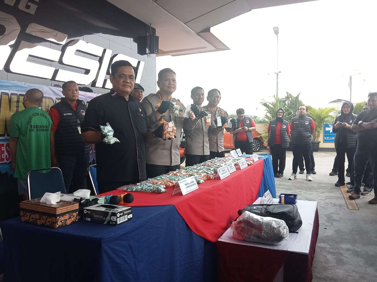 Polisi Bongkar Sindikat Ekstasi Kapsul Bernilai Miliaran Rupiah