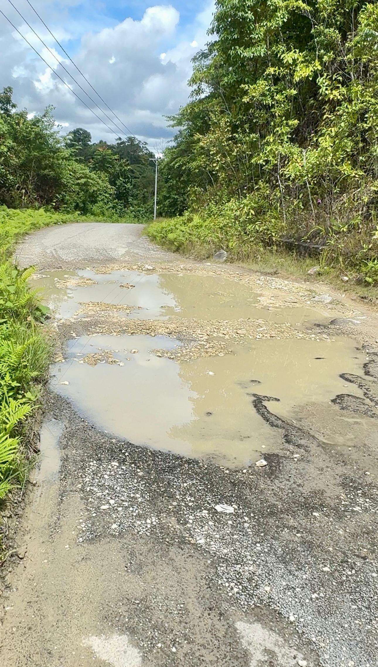 Warga Keluhkan Jalan Rusak, Kadis PUPR2KP Beri Penjelasan