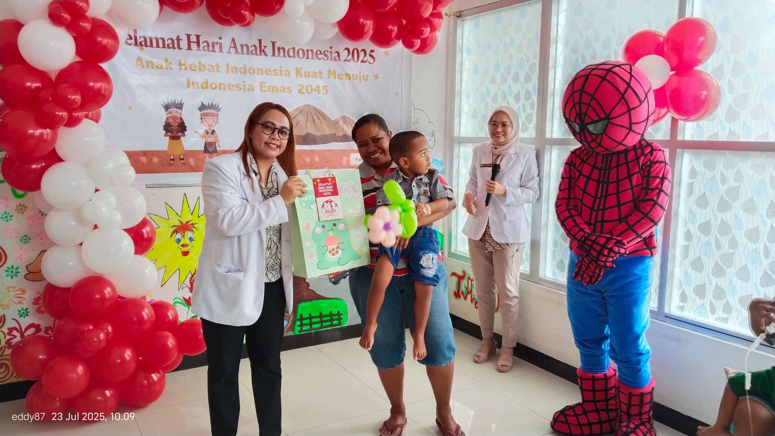 Bingkisan Ceria untuk Anak Sakit di RSUD Fakfak